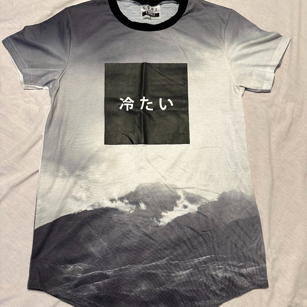 Very Cool Shirtz Mountain Tee Rare Short Sleeve T Shirt Size XS Great Condition